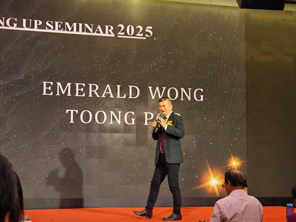 Wong Toong Poo speaking at Amway Malaysia training about home business opportunity and part time income